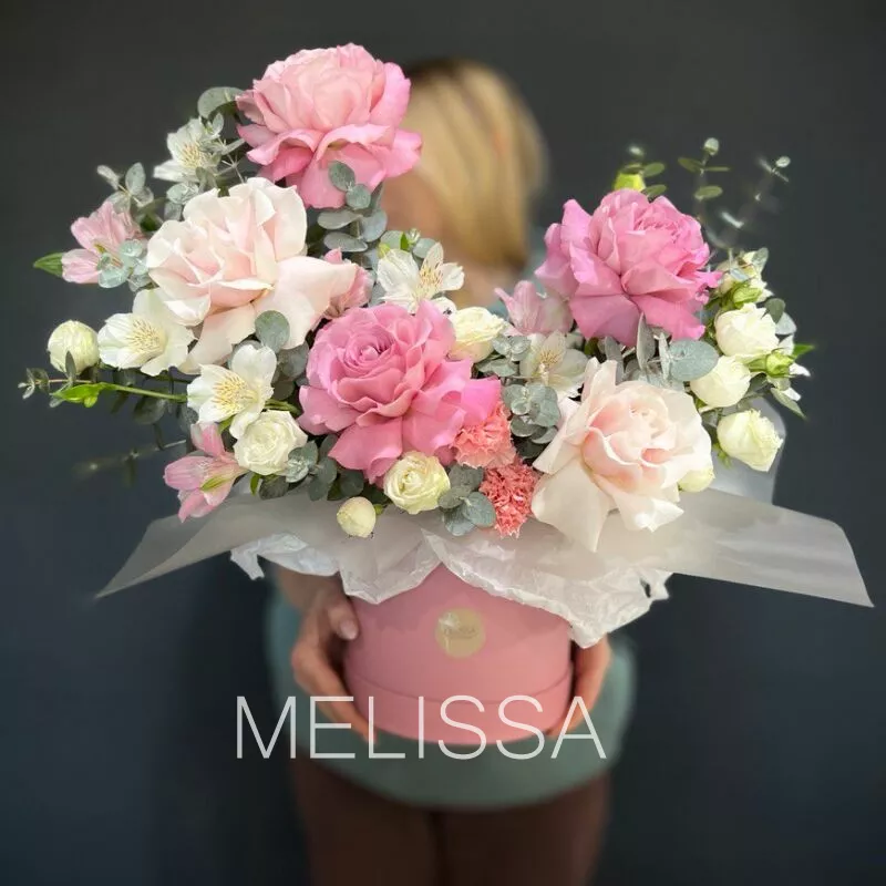 Коробка &laquo;Розы и не только&raquo;