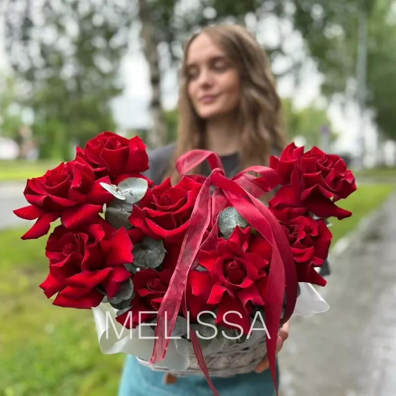 Розы в корзине 