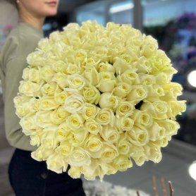 101 белая Российская Роза  от интернет-магазина «Мелисса» в Нижнем Тагиле